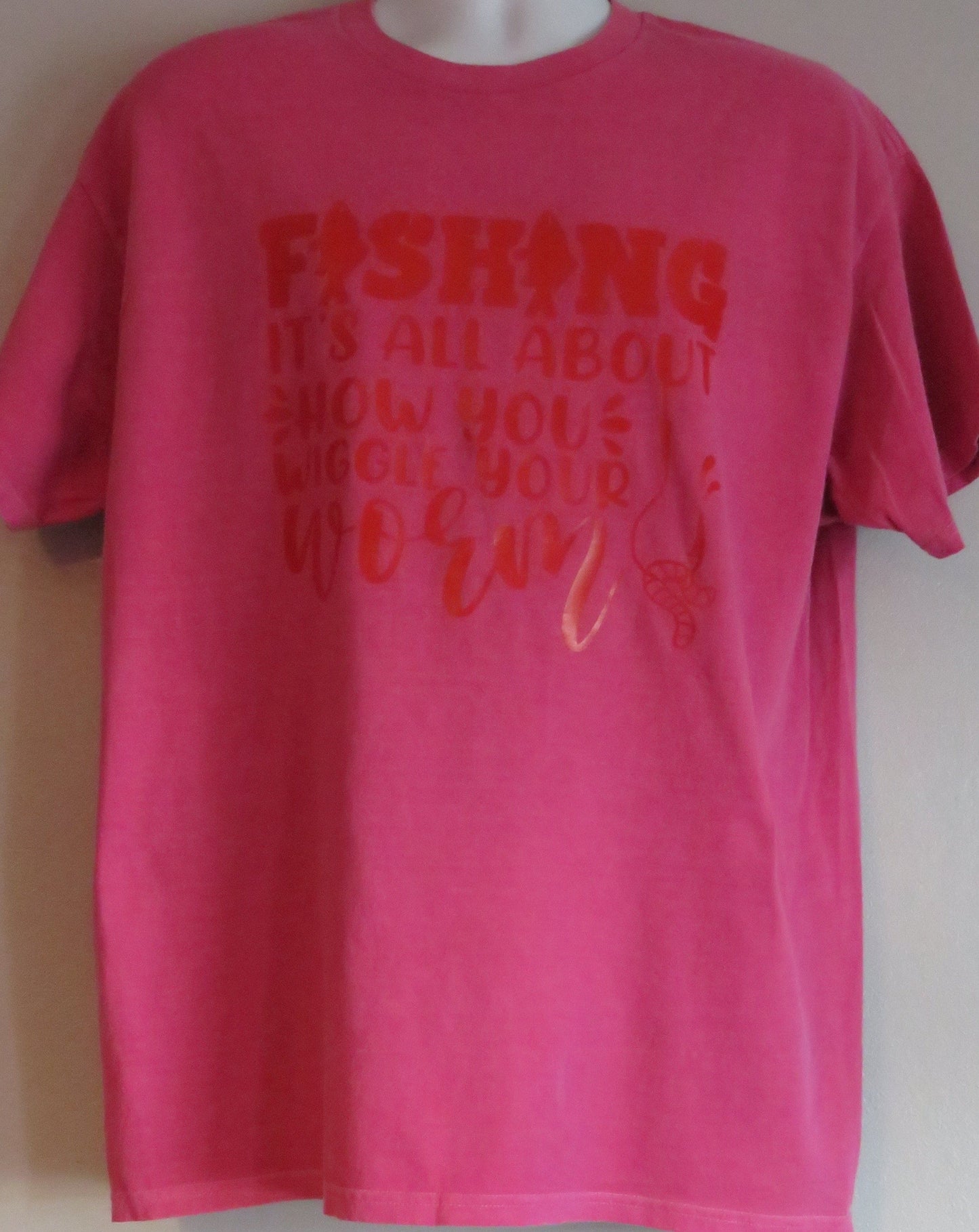 Funny t-shirt "Fishing it's all about how you wiggle your worm"  Funny Novelty, t shirt, Gift Adults, & Teen Sizes